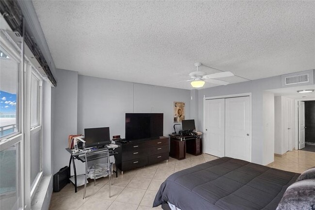 Building Photo - 3900 Galt Ocean Dr