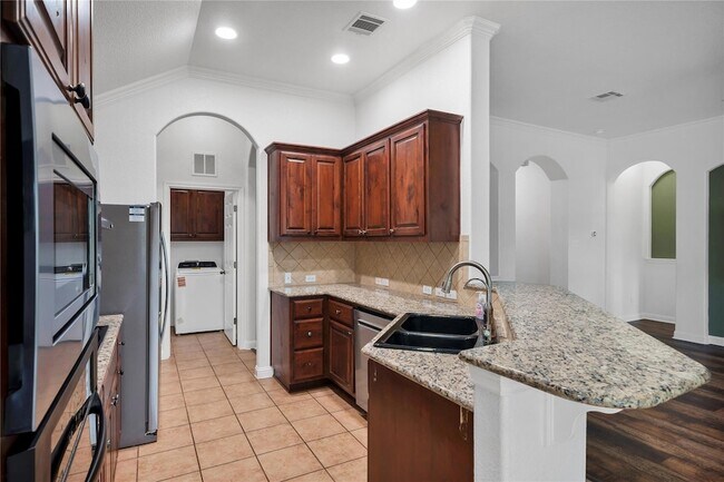 Building Photo - 2811 Checker Dr