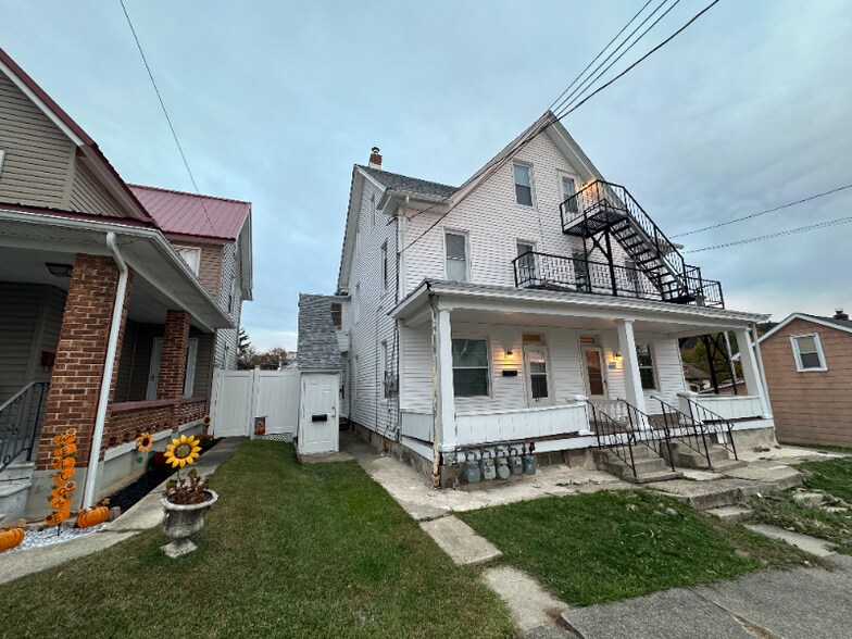 Primary Photo - 381-383-383 S 3rd St