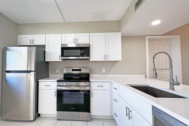 Building Photo - 3650 Whitehall Dr