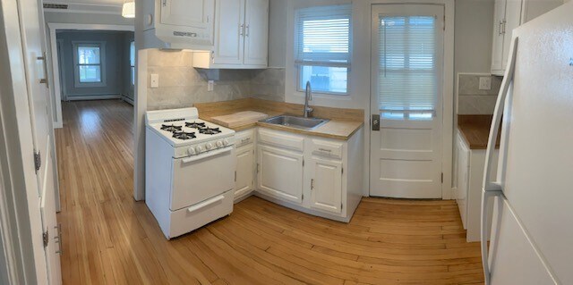 Building Photo - 1820 Pine Ter