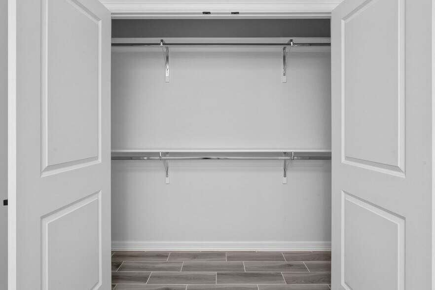 Building Photo - 404 N Onyx Ave