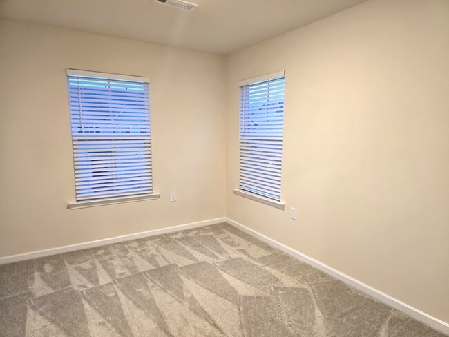 Building Photo - 883 Falls Grove Trl