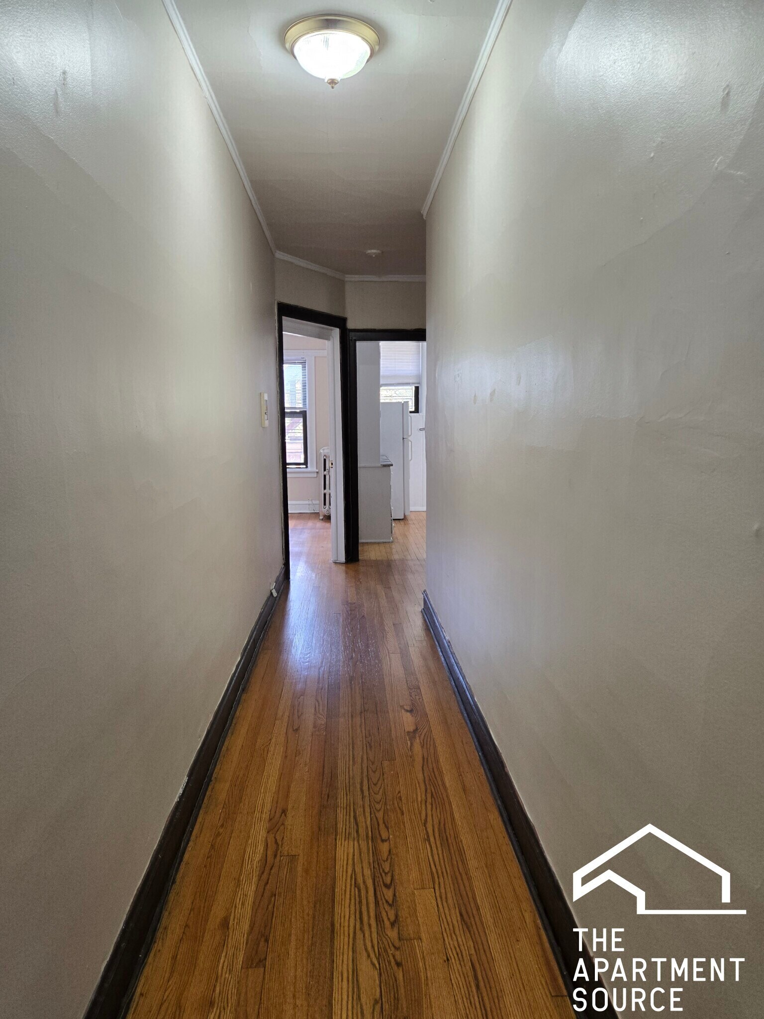 Building Photo - 2417 W Sunnyside Ave