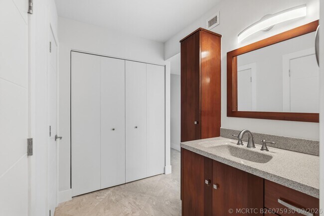 Building Photo - 5100 N Ocean Blvd