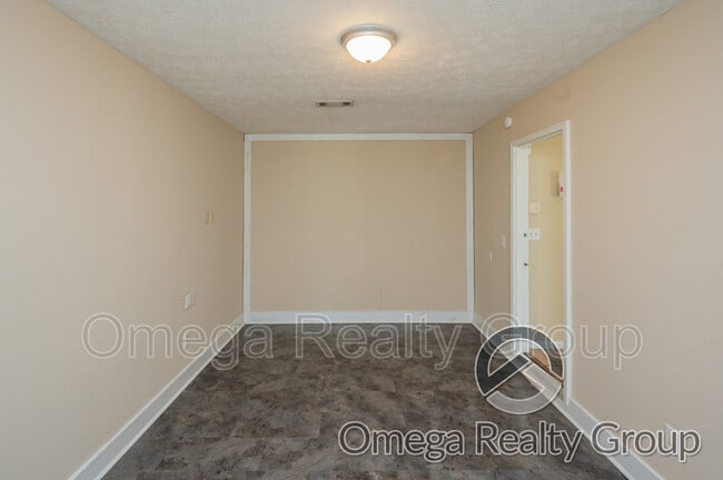 Building Photo - 900 Mister Dr