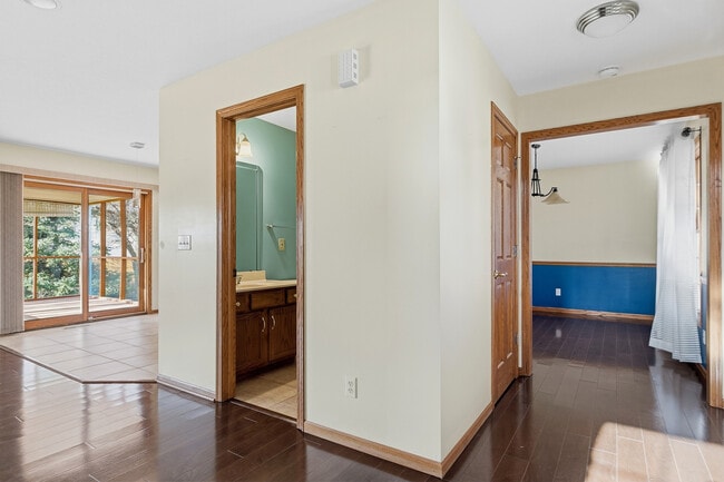 Building Photo - 2052 Ashford Rd