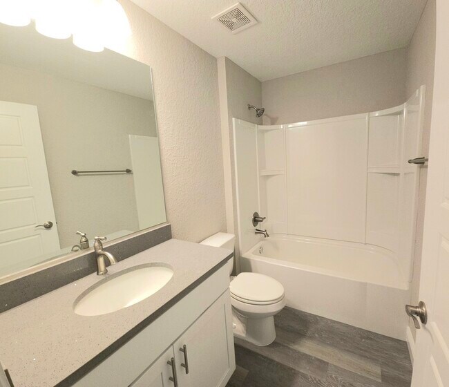 Building Photo - 67 Olive Dr