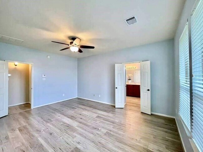 Building Photo - 21510 Sierra Long Dr