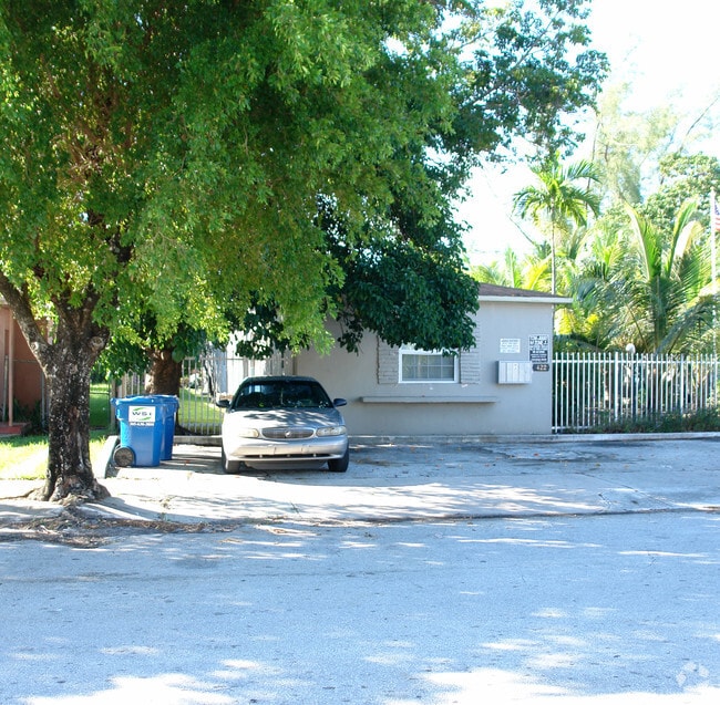 Building Photo - 420-422 NE 73rd St