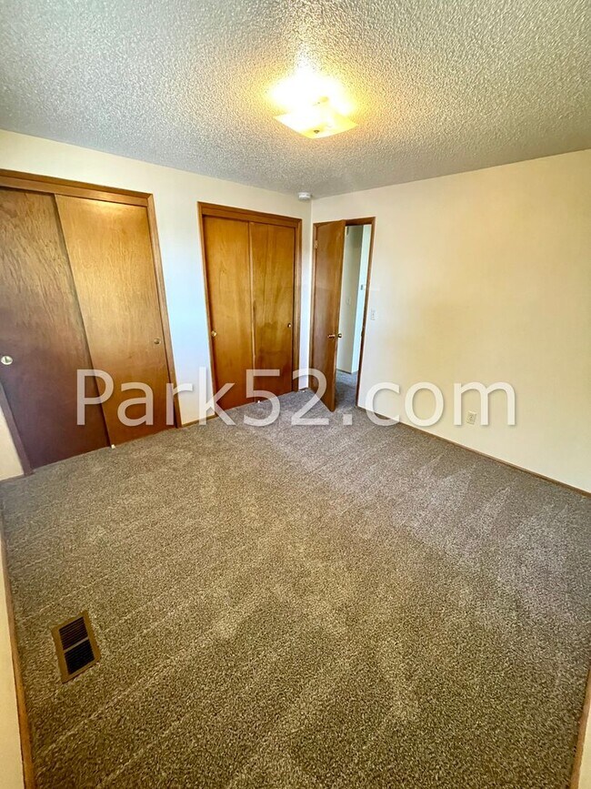 Building Photo - 1402-1404 N Orchard St