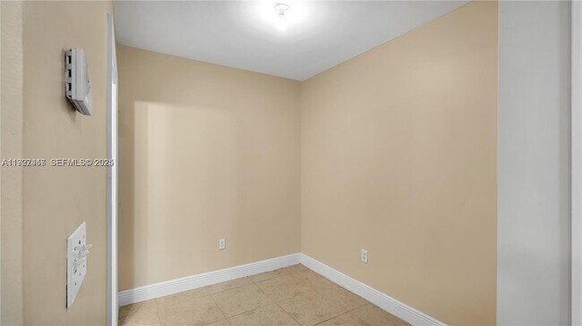 Building Photo - 120 Douglas Rd