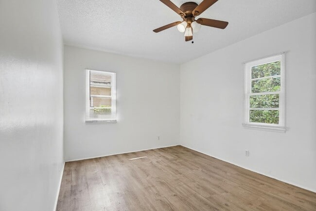 Building Photo - 103 E Tamarack Ave