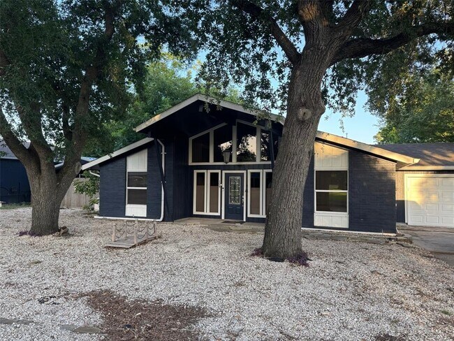 Primary Photo - 124 Bluff Dr