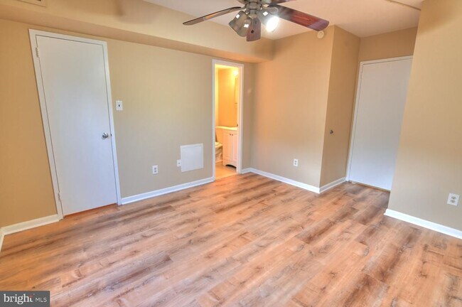 Building Photo - 11629 Stoneview Square