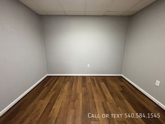 Building Photo - 449 Missimer Ln