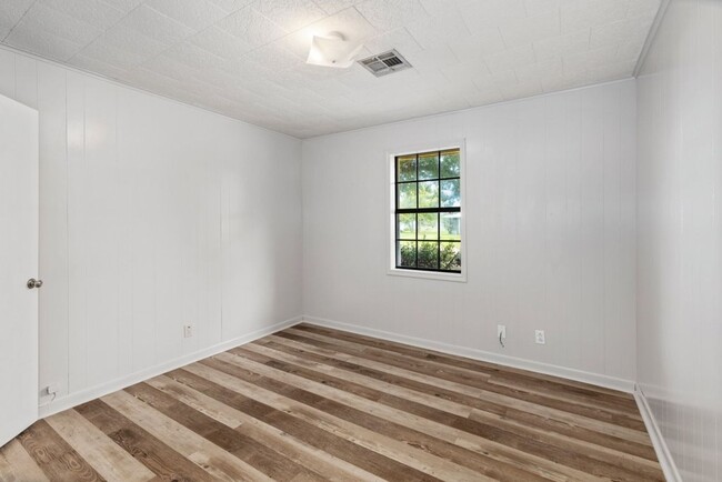 Building Photo - Spacious 3/2 home in Kinder