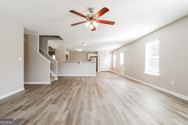 Building Photo - 465 Pinevale Ct