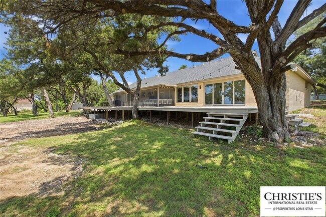 Building Photo - 8901 Grandview Dr