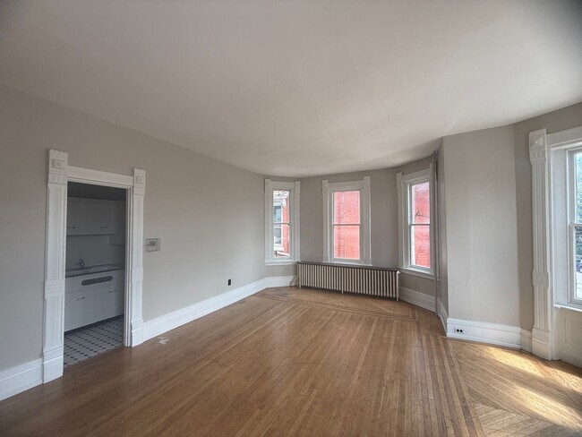 Building Photo - 242 S Hanover St