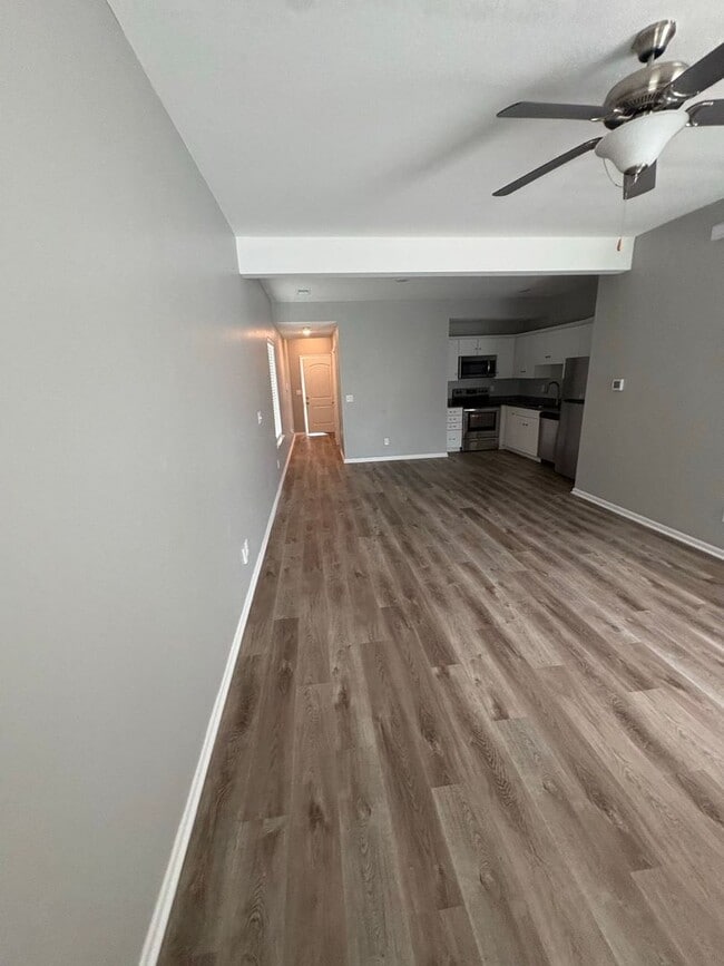 Building Photo - Inviting 3 Bedroom Townhome with Functional Layout