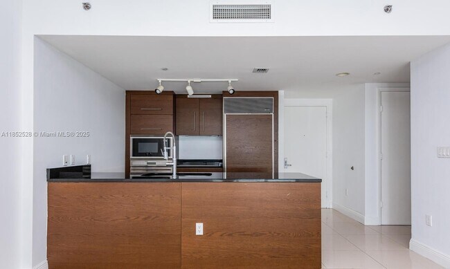 Building Photo - 465 Brickell Ave