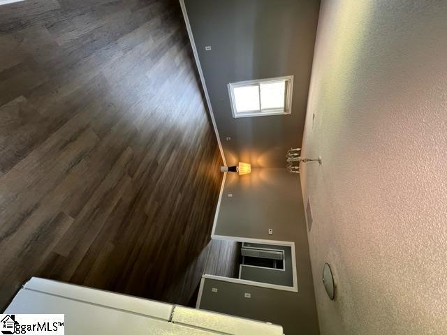 Building Photo - 18 Lake Dr