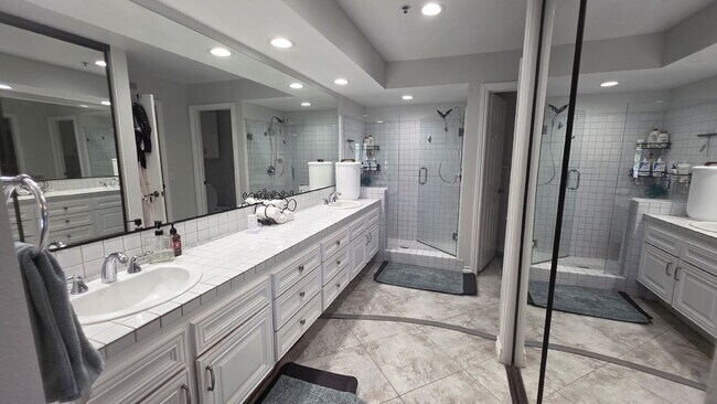 Building Photo - Beautiful home on the Shadowridge Golf Course