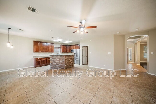 Building Photo - 2624 Cloverbrook Ln