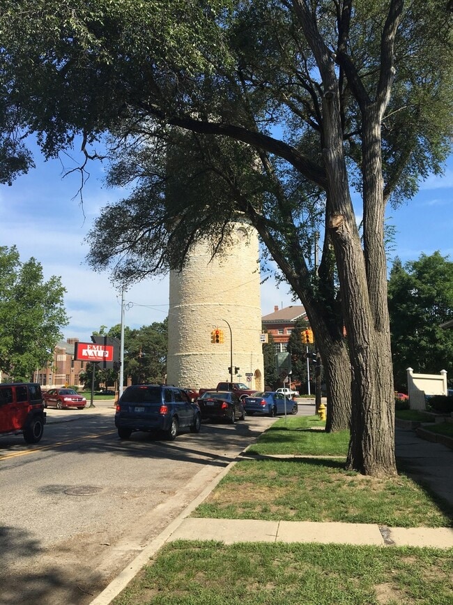 Building Photo - 234 N Summit St