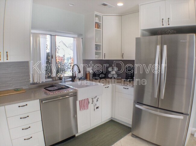 Building Photo - 2606 W River Dr