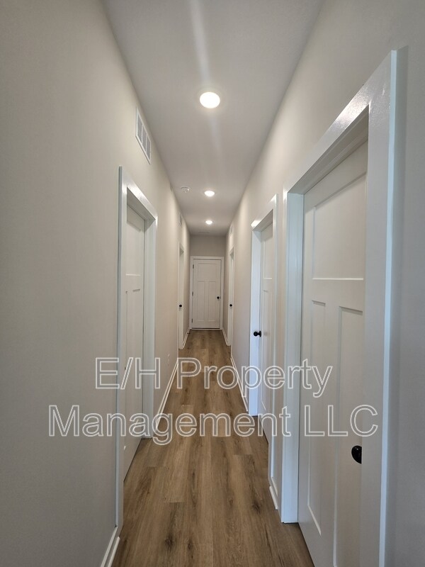 Building Photo - 12195 Fennec St