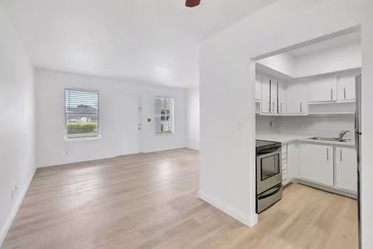 Building Photo - 4525 NE 21st Ave