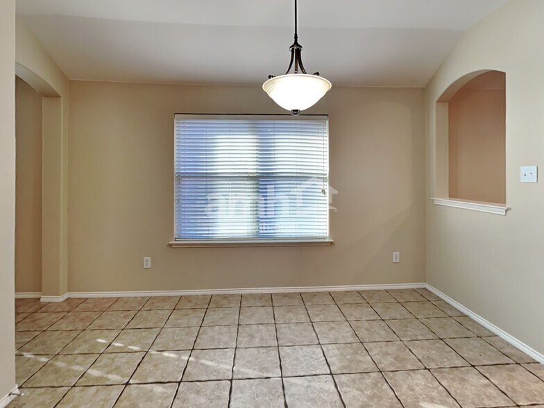 Building Photo - 13321 Evergreen Dr