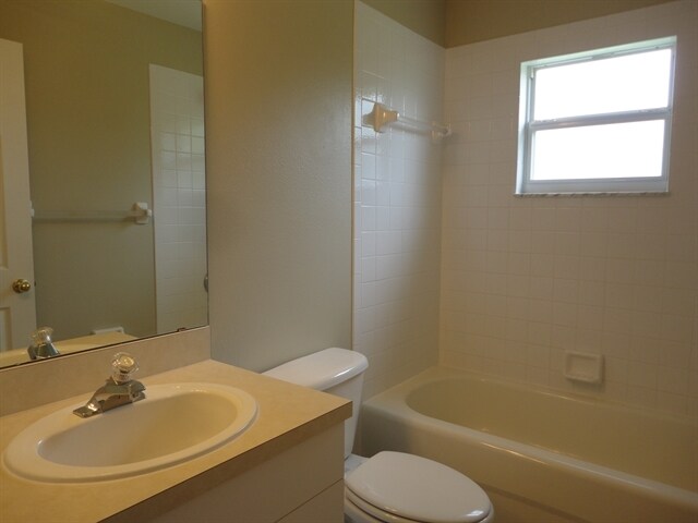 Building Photo - 4618 Castile Way S