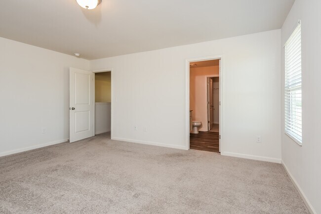 Building Photo - 101 Radford Ct