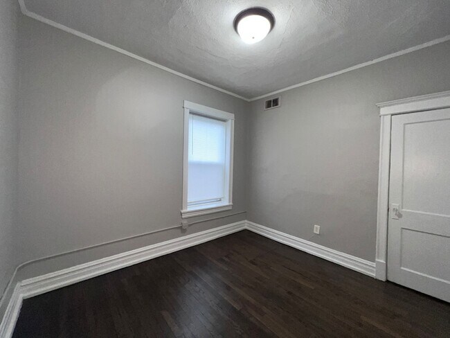 Building Photo - 2707 E 78th St