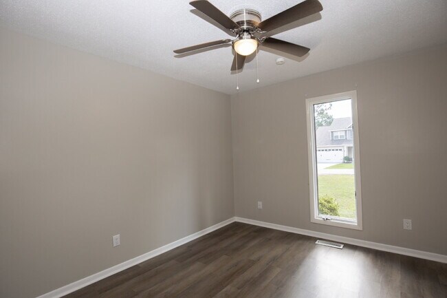 Building Photo - "Charming 3-Bedroom Retreat with Granite Touches and Cozy Fireplace on Winchester Rd!"