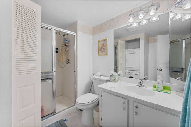 Building Photo - 8305 Casa Del Lago