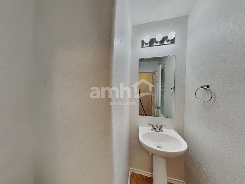 Building Photo - 3908 San Lucas Ln