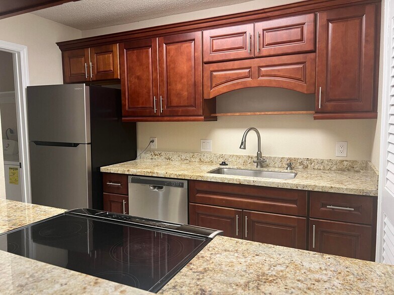 Primary Photo - 2315 N Congress Ave