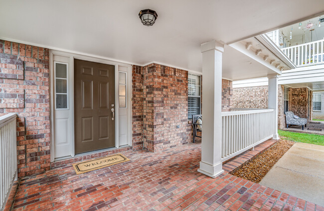 Building Photo - 1033 W Montebello Cir