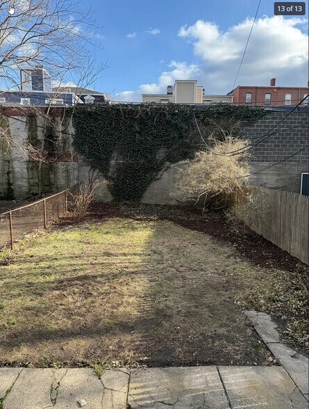 Building Photo - 885 E Broadway