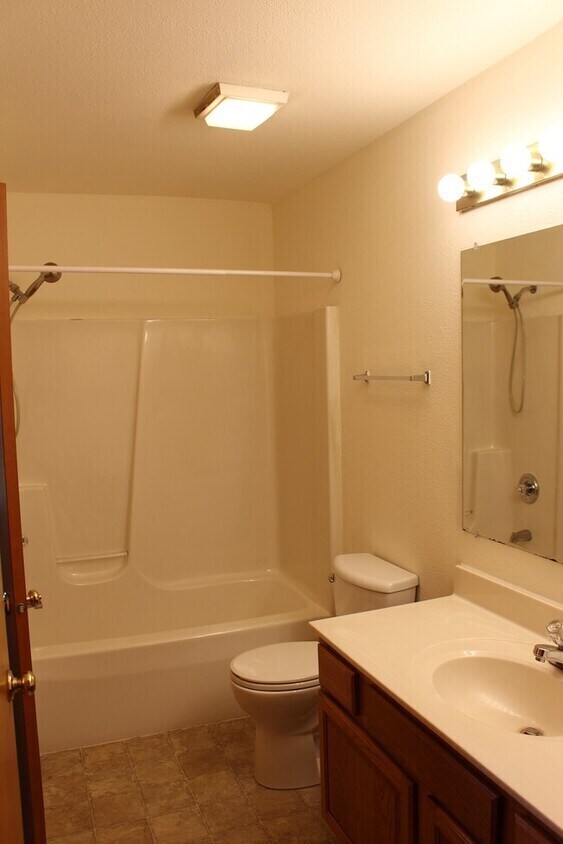 Building Photo - 1132 Heritage Ct