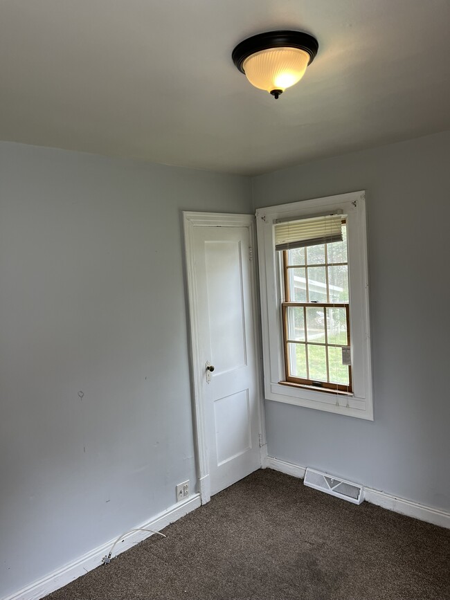 Building Photo - 5211 Shady Ln