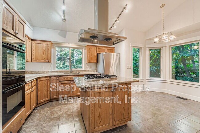 Building Photo - 4817 NE Holman St