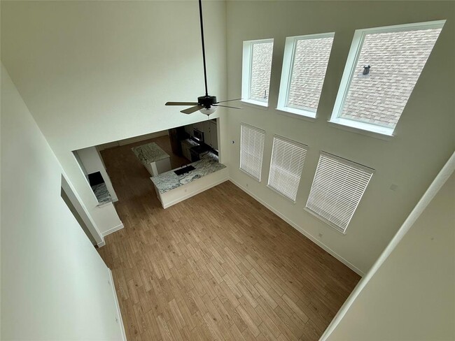 Building Photo - 31015 Myers Hvn Ln
