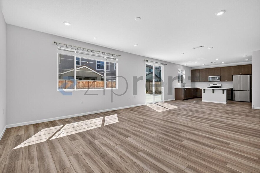 Building Photo - Unit
