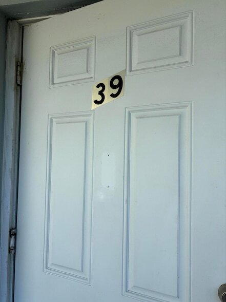 Building Photo - 39 Waltham B