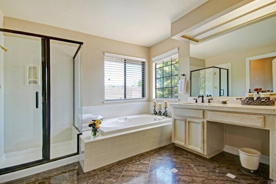 Building Photo - 352 Troon Ct